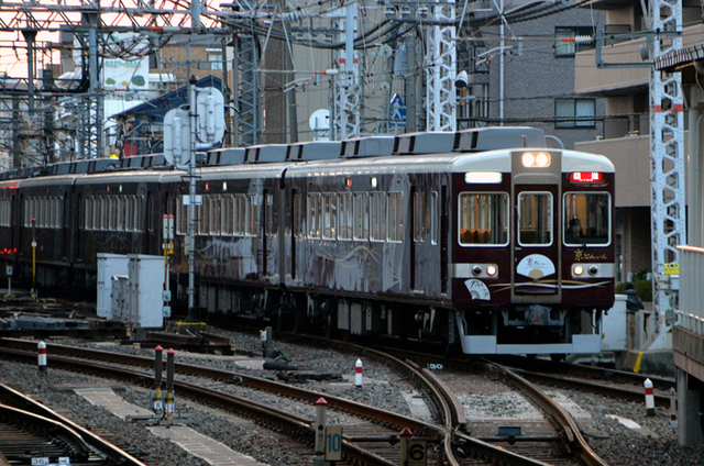 0104淡路阪急6454京とれいん回送.JPG