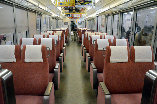 010501名古屋近鉄5200系車内 (2).JPG