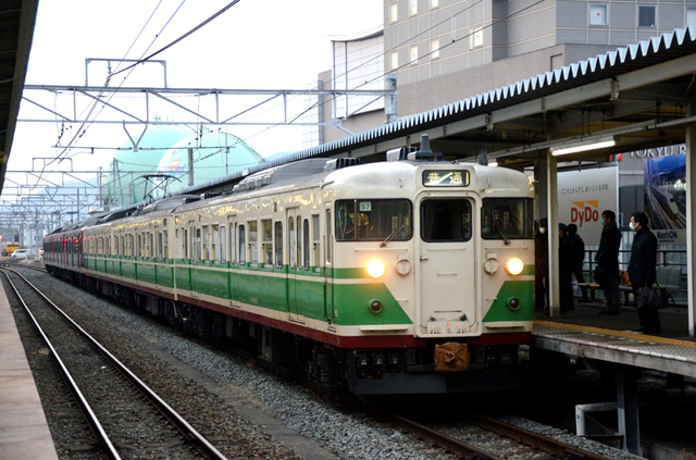 0212上田しなの鉄道115系第一次しなの色.JPG