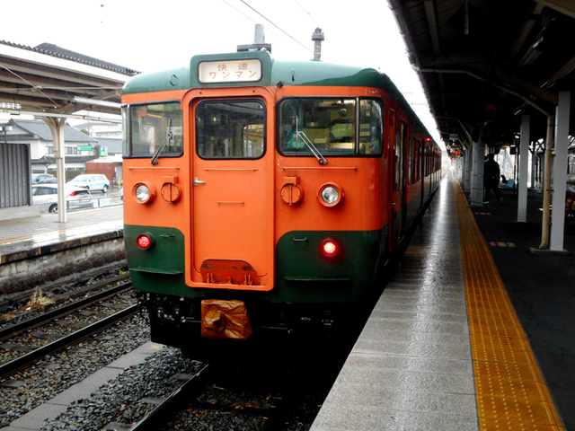 0302小諸しなの鉄道115系湘南色2連.JPG