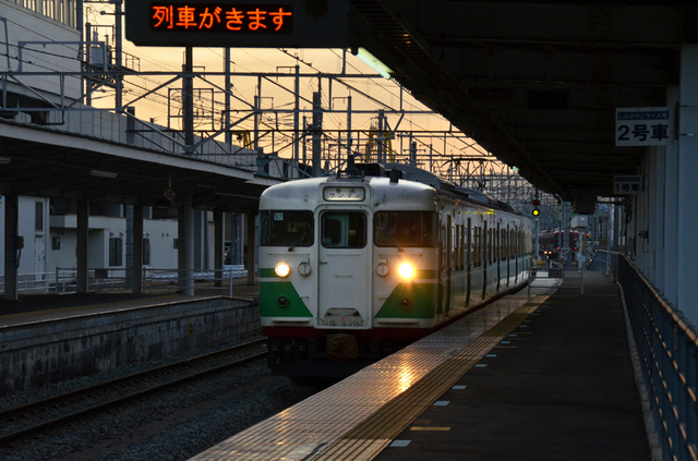 0304上田しなの鉄道第一次長野色入線.JPG