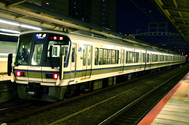 0311兵庫221系12連.JPG