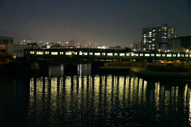 0311和田岬線旋回橋下り103系4夜.JPG