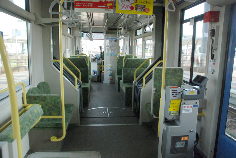 0328グリーンムーバ車内.jpg