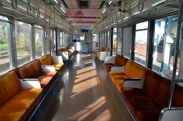 0329上田電鉄別所温泉1003車内.JPG