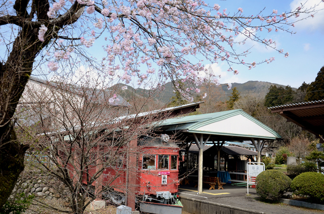 0401谷汲駅755外から.JPG