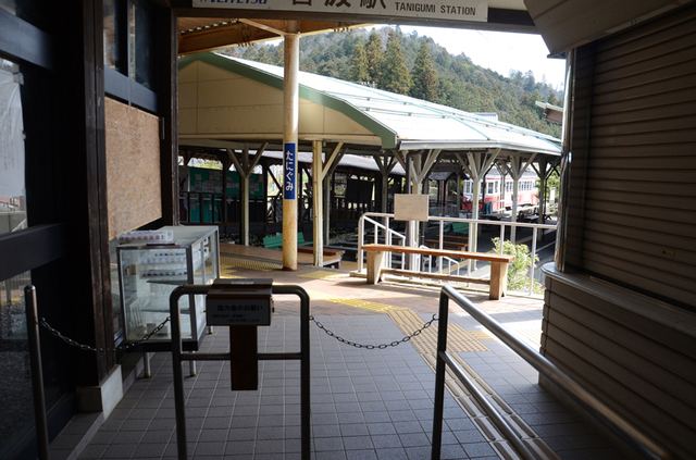 0401谷汲駅改札.JPG
