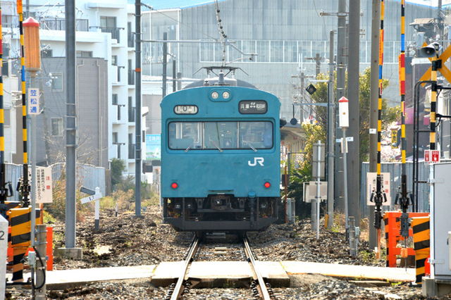 0406和田岬駅到着103系_01.JPG