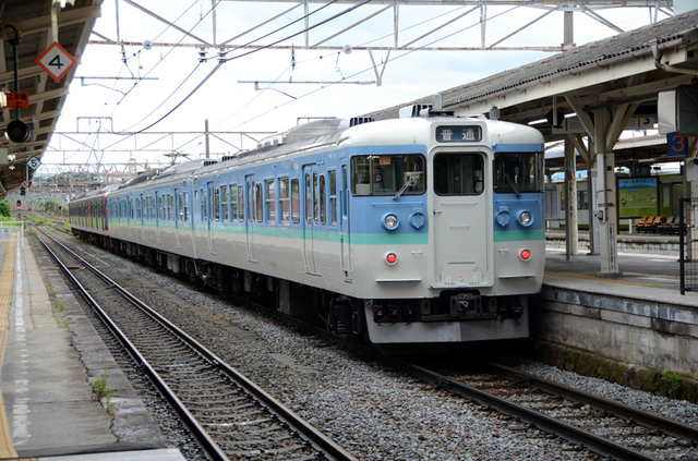 0714小諸しなの鉄道115系あずさ色.JPG