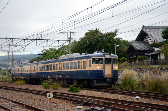 1002小諸115系スカ色.JPG