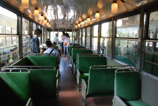 1013神戸市705車内.JPG