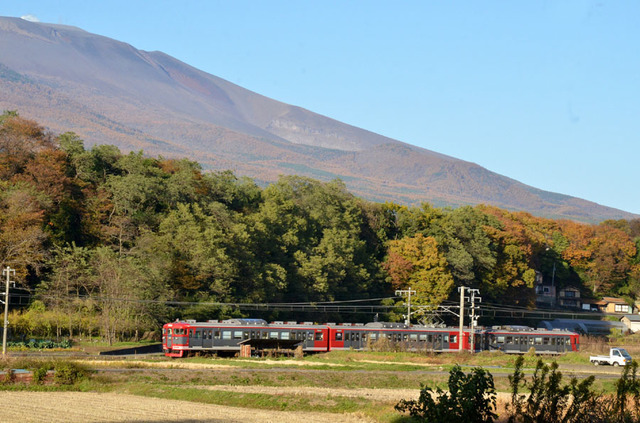 1103しなの鉄道平原115系2.JPG
