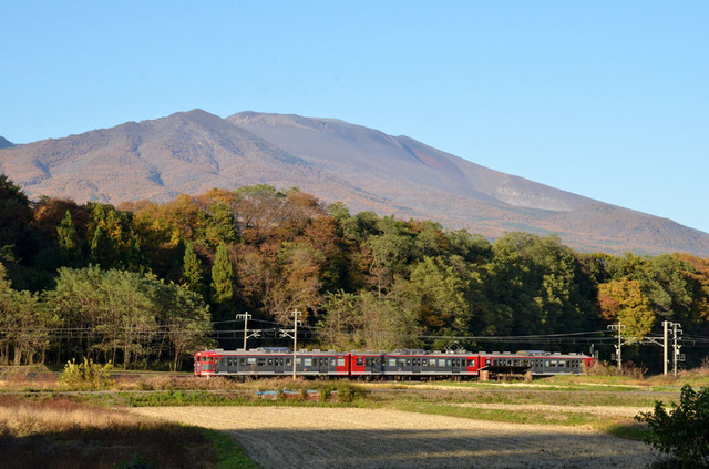 1103しなの鉄道平原115系と浅間山3-2.JPG