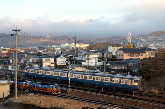 1114小諸しなの鉄道115系スカ色.JPG