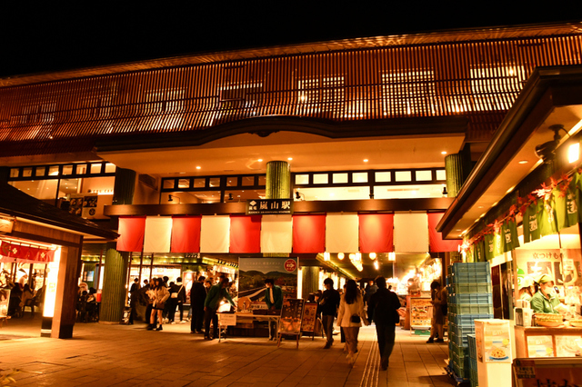 1119嵐電嵐山夜景.JPG