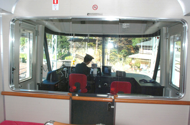 1122さくらライナー運転台.jpg