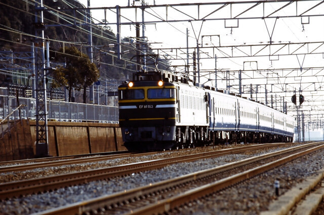 12系団臨EF81須磨.jpg