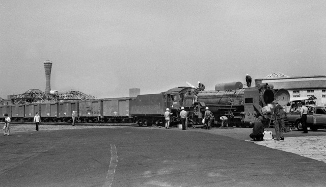 19780527湊川貨物駅D511072編成.jpg