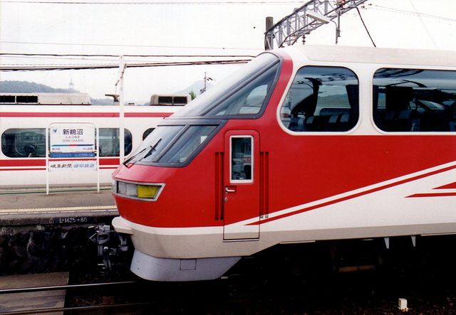 2002新鵜沼名鉄1000並び2.jpg