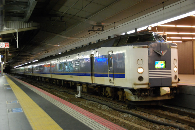 20110105大阪駅きたぐに581系.jpg