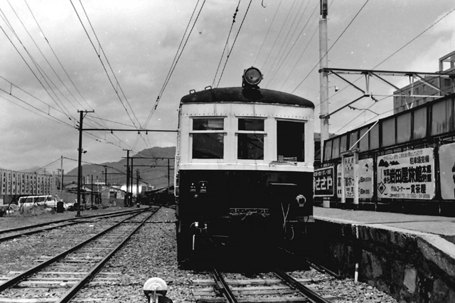 上田交通クハ273上田駅2.JPG