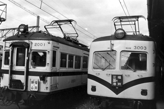 京福福井福井2001・3003斜め.JPG