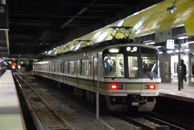 京都駅JR2011年221系.jpg