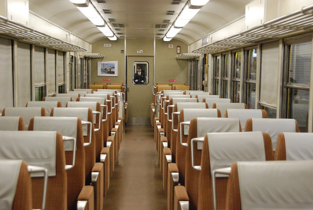 京阪旧3000更新後車内.jpg