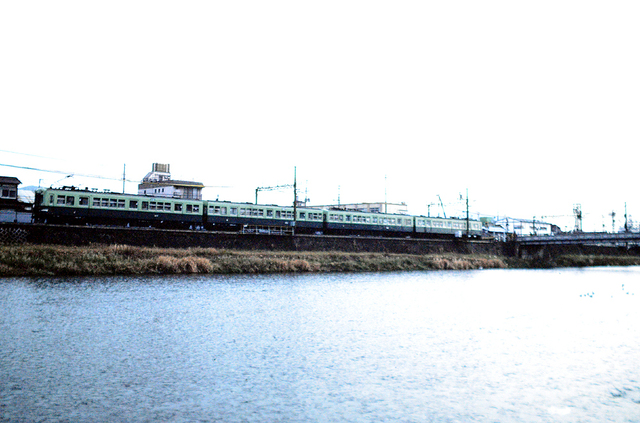 京阪鴨川1900系全景.JPG