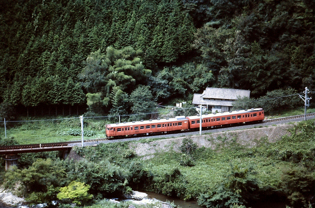 伯備線布原キハ47俯瞰3.JPG