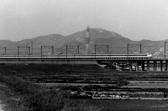 加古川橋梁0系高御位山0系.JPG