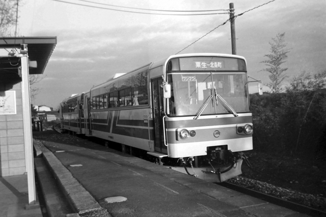 北条鉄道網引ホームフラワ1985・2連.JPG