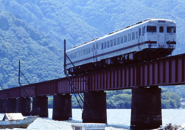 北近畿宮津キハ28社線由良川.jpg