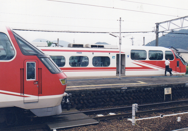 名鉄1000横顔新鵜沼並び1991WEB.jpg