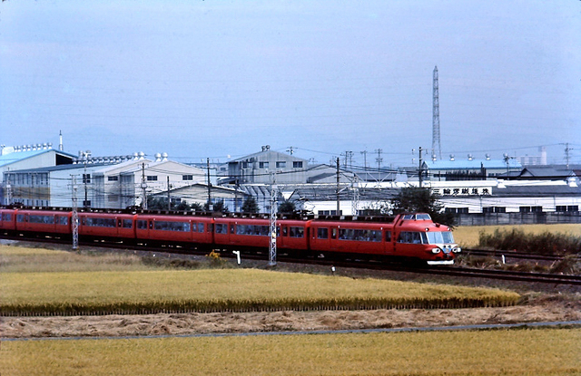 名鉄本線新木曽川7500俯瞰.JPG
