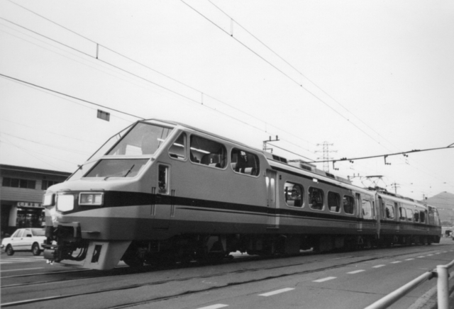 名鉄犬山橋8800・2連.jpg