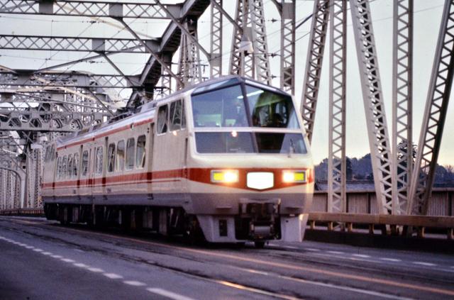 名鉄犬山橋8800系.JPG