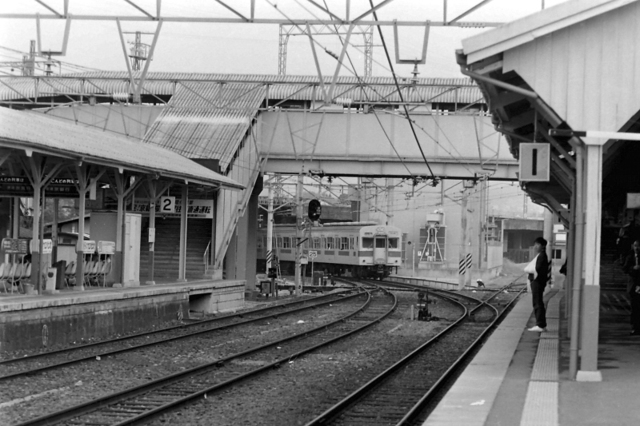 国鉄桜井駅105系.JPG