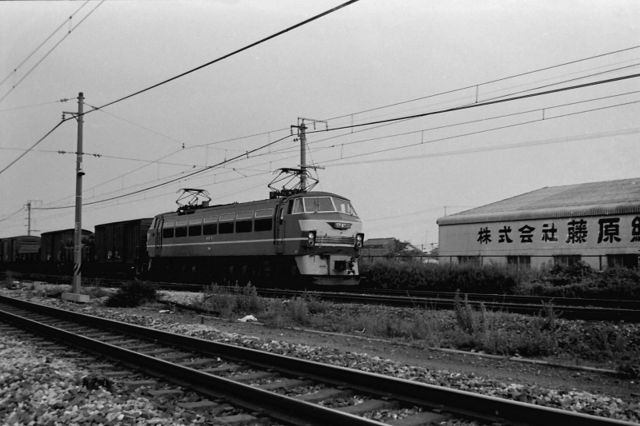 宝殿下り通過EF6611.jpg