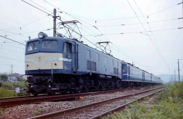 宝殿EF58オハ14系「阿蘇」.jpg