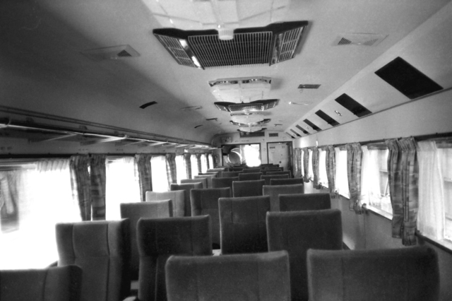 新高砂なにわオロ14706車内.JPG