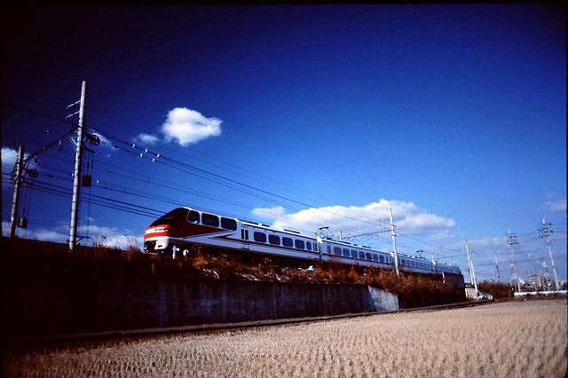 河和線名鉄1000青空.jpg