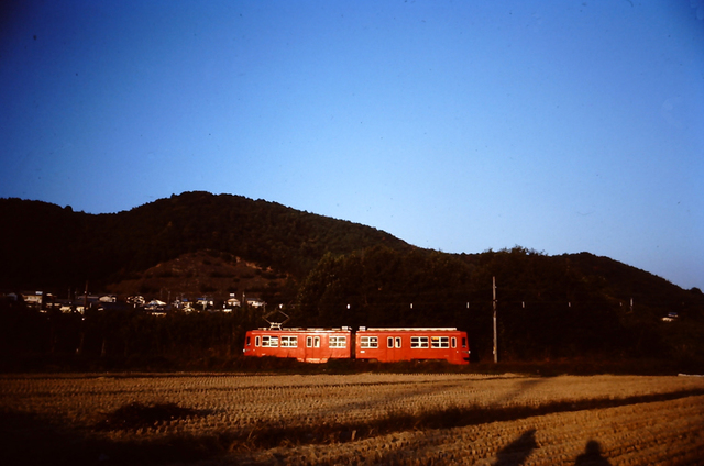 美濃町線上芥見8・880形夕景カラー.JPG