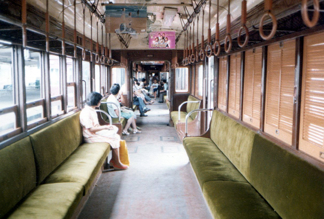 能勢電520車内02.jpg