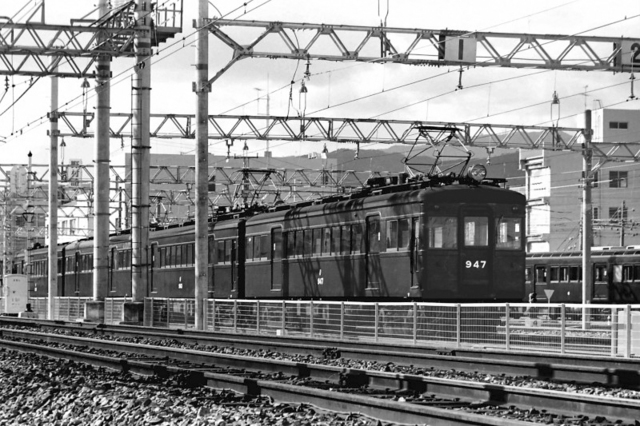 西宮車庫阪急947.JPG