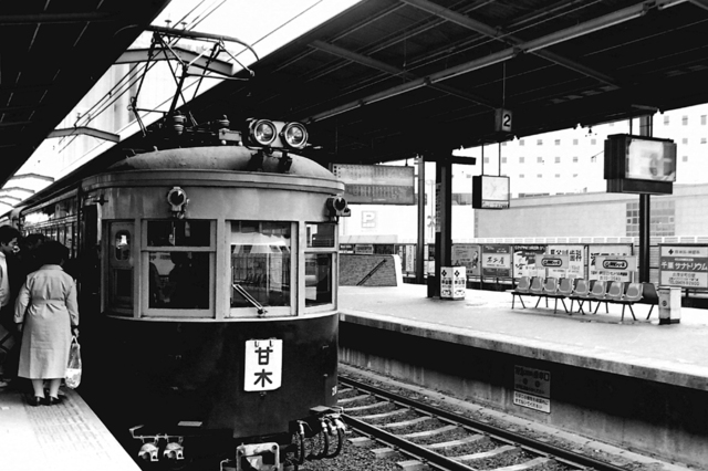 西鉄甘木線久留米駅200形.JPG