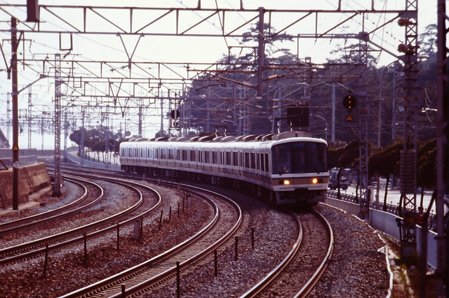 長田須磨スマシオ221新快速.JPG