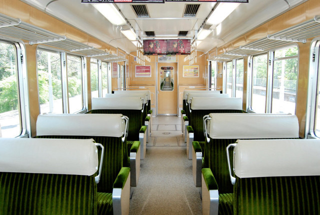 阪急6300原型車内妻面.jpg