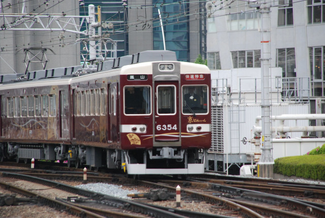 阪急6354入線梅田.jpg