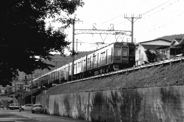 阪急六甲7006.JPG